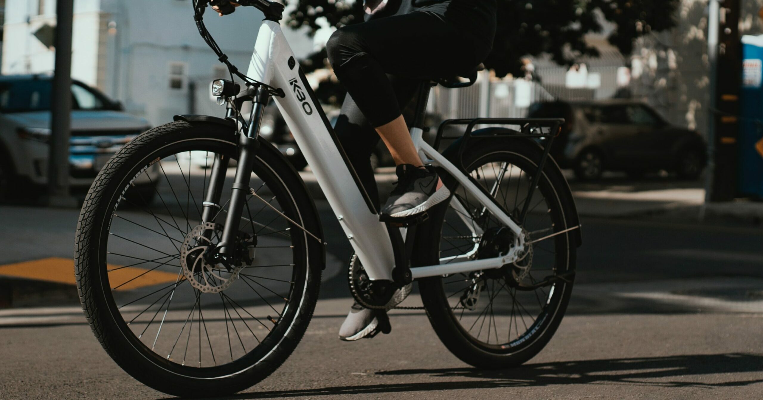 Lire la suite à propos de l’article Le vélo électrique, la nouvelle tendance en ville (et pas que) qui explose tous les chiffres