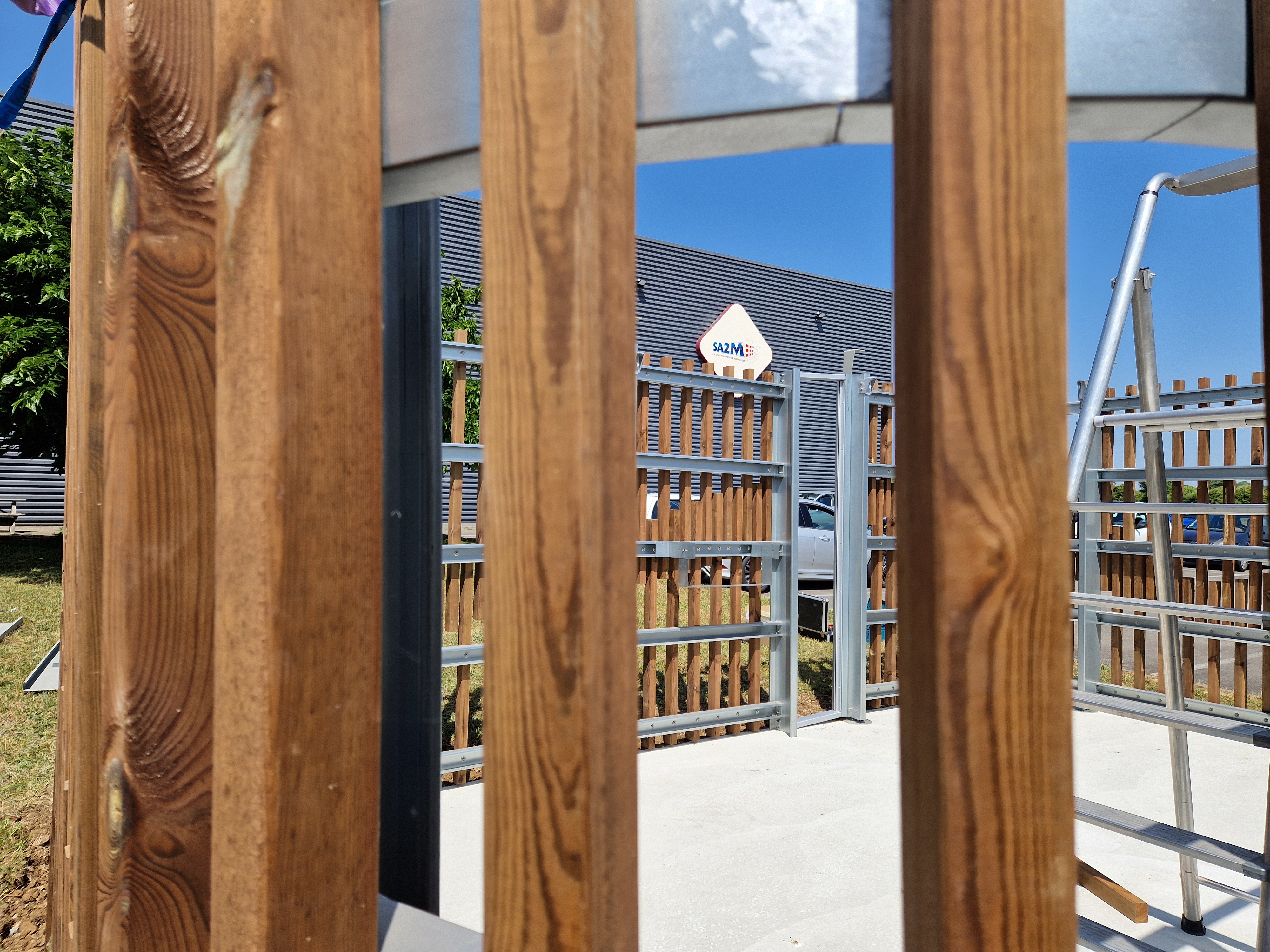 Lire la suite à propos de l’article Matériaux de réemploi pour le mobilier vélo : quelles solutions durables pour vos aménagements ?